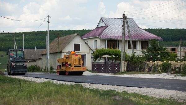Drumul din satul Drăguşeni, comuna Rădeni, raionul Străşeni, reabilitat în cadrul programului „Drumuri bune pentru Moldova” - Sputnik Moldova