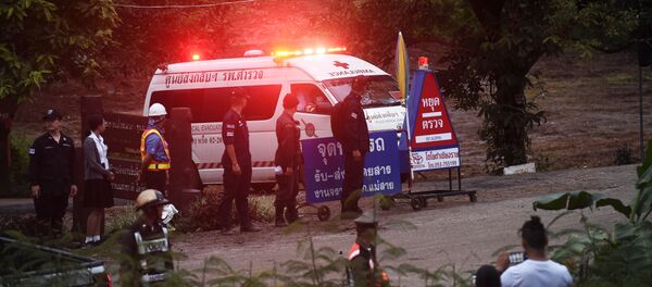 An ambulance leave the Tham Luang cave area after divers evacuated some of the 12 boys and their coach trapped at the cave in Khun Nam Nang Non Forest Park in the Mae Sai district of Chiang Rai province on July 8, 2018 - Sputnik Moldova-România
