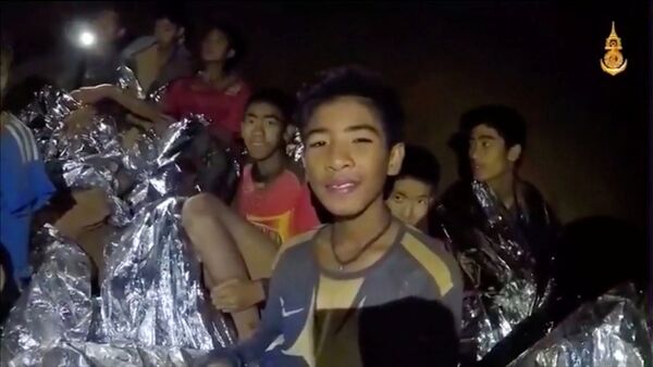 Copiii, în peștera Tham Luang Copiii, în peștera Tham Luang - Sputnik Moldova