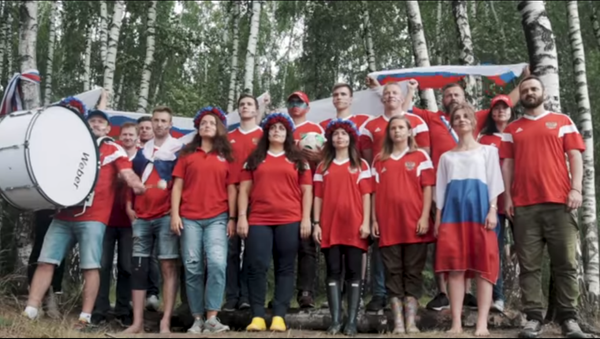 Российские болельщики ответили Исландцам спевшим Калинку | ЧМ 2018 | Á Sprengisandi - Sputnik Молдова