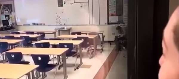 Indiana student looks on as teacher allegedly snorts cocaine in an empty classroom Indiana student looks on as teacher allegedly snorts cocaine in an empty classroom - Sputnik Moldova-România