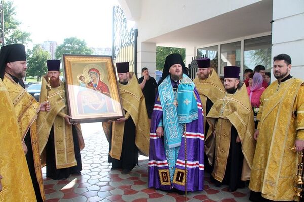 Икона Божьей матери Троеручница Икона Божьей матери Троеручница - Sputnik Молдова