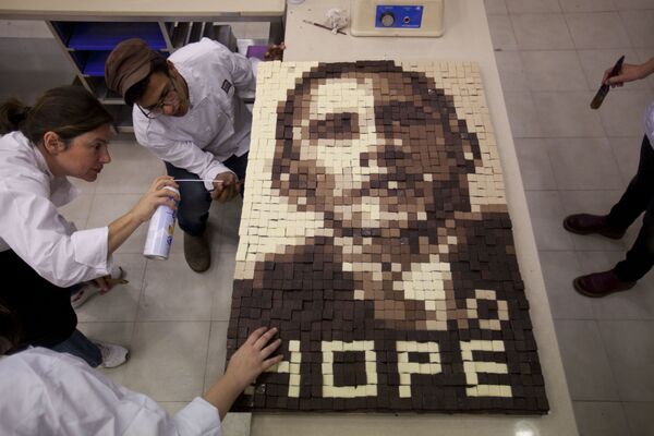Портрет бывшего президента США Барака Обамы, выполненный из шоколада израильскими студентами - Sputnik Молдова