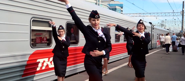 Танцующие проводницы ТКС Танцующие проводницы ТКС - Sputnik Молдова