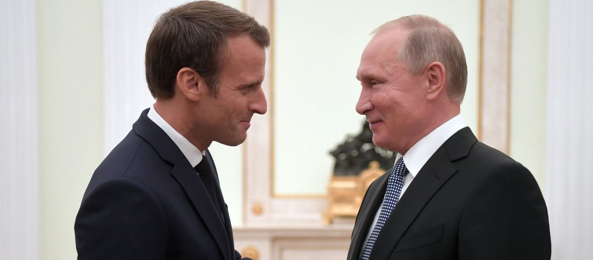 Президент РФ В. Путин встретился с президентом Франции Э. Макроном  - Sputnik Молдова, 1920, 17.04.2020