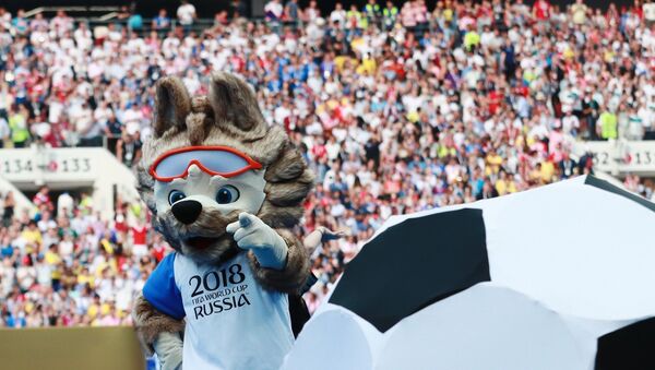 Талисман волк Забивака на церемонии закрытия чемпионата мира по футболу 2018 - Sputnik Молдова