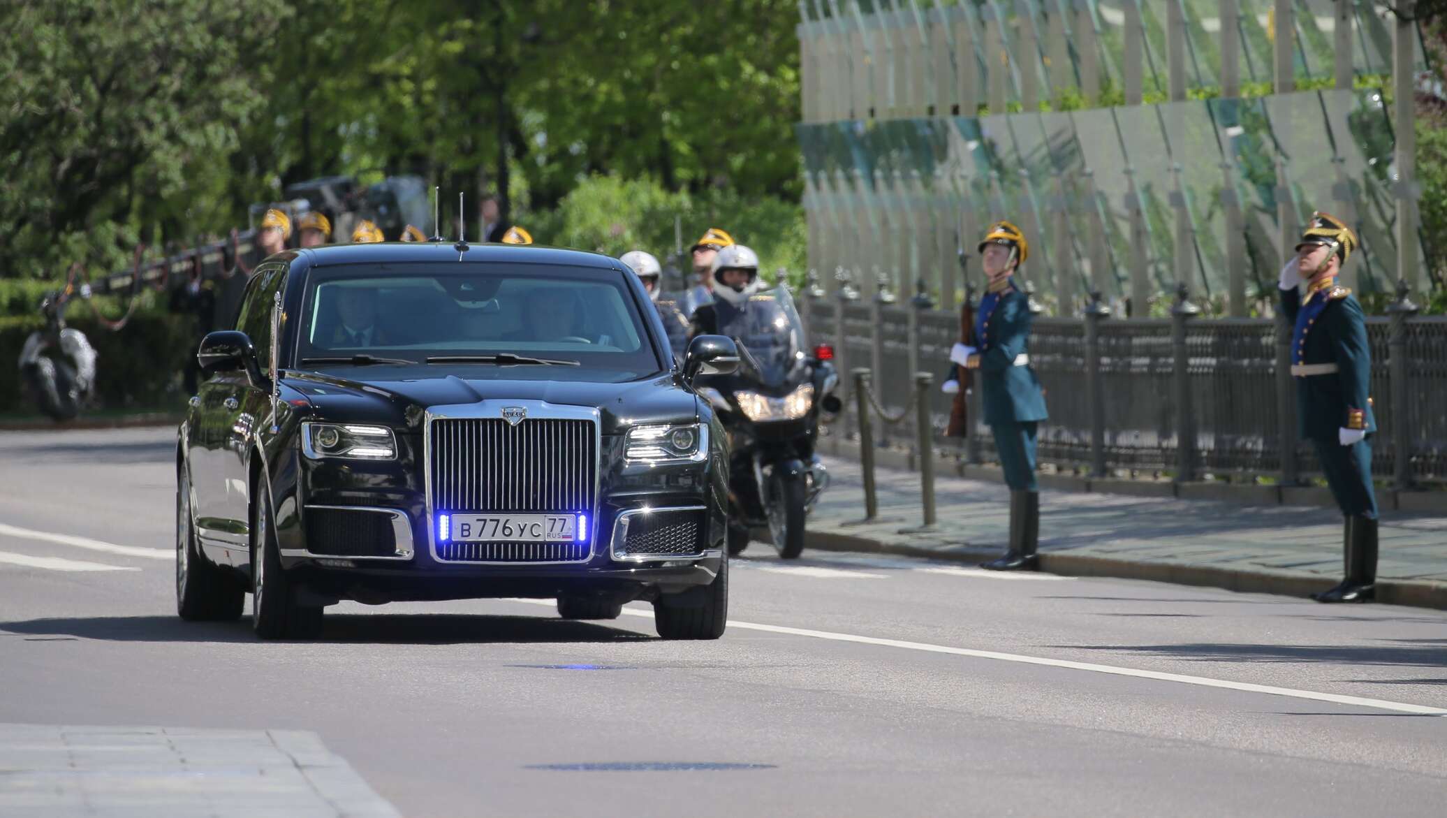 Машина президента. Автомобиль президента РФ Владимира Путина Аурус. Кортеж Путина Аурус. В776ус77 Аурус. Машина Путина Аурус 2020.