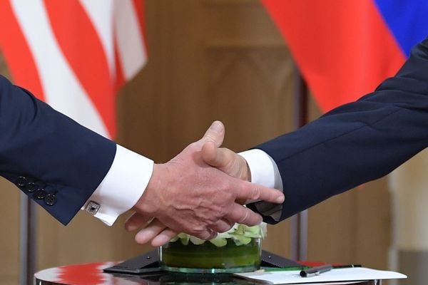 Во время встречи президента РФ Владимира Путина и президента США Дональда Трампа в президентском дворце в Хельсинки - Sputnik Молдова