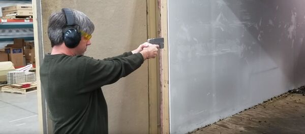 Выстрел из пистолета американской компании Ideal Conceal Выстрел из пистолета американской компании Ideal Conceal - Sputnik Молдова