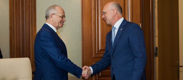 Премьер-министр Павел Филип встретился с послом России в Молдове Фаритом Мухаметшиным - Sputnik Moldova