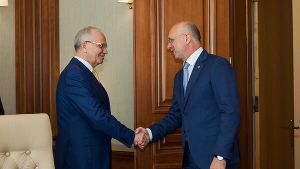 Премьер-министр Павел Филип встретился с послом России в Молдове Фаритом Мухаметшиным - Sputnik Молдова
