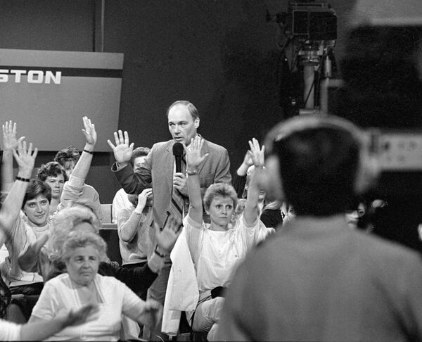Владимир Познер ведет телемост Ленинград - Бостон, 17 июля 1986 г. - Sputnik Молдова