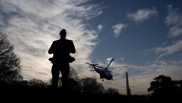 A Secret Service agent stands guard as Marine One with President Donald Trump aboard departs the White House in Washington, Saturday, Dec. 2, 2017, for a short trip to Andrews Air Force Base, Md. where Trump will travel to New York for a fundraising event - Sputnik Moldova-România