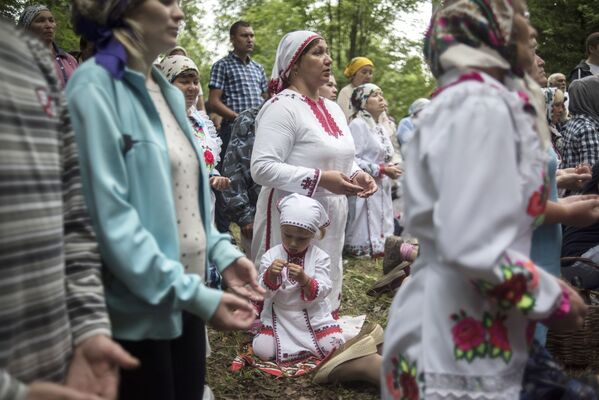 Жители села Шоруньжа во время молитвы очищения на празднике Сярем - Sputnik Молдова