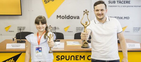 Андрея-Эмира Рацэ и Марчел Рошка Андрея-Эмира Рацэ и Марчел Рошка - Sputnik Молдова