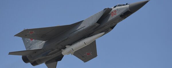 MIG-31 dotat cu rachetă Kinjal - Sputnik Moldova