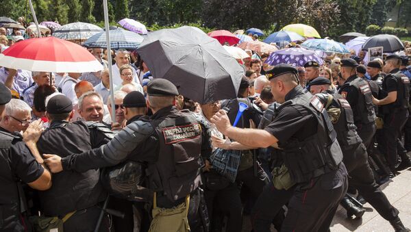 Акция протеста перед парламентом Республики Молдова. Архивное фото - Sputnik Молдова
