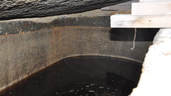 Вода во вскрытом черном саркафаге, найденном в Александрии - Sputnik Молдова