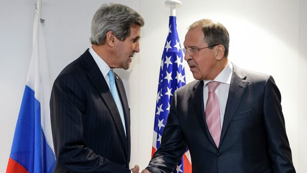 US Secretary of State John Kerry (L) and Russian Foreign Minister Sergei Lavrov shake hands during a bilateral on the side line of an Organization for Security and Cooperation in Europe (OSCE) ministerial meeting on December 4, 2014 - Sputnik Moldova