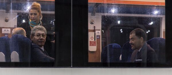 Гимпу и Шалару в поезде - Sputnik Молдова