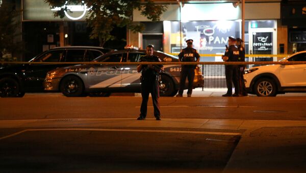 Полиция возле места массового расстрела в Торонто, Канада, 23 июля 2018 - Sputnik Moldova