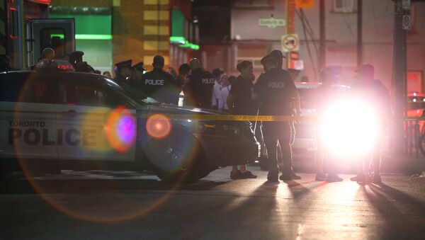 Полиция возле места массового расстрела в Торонто, Канада, 23 июля 2018 - Sputnik Молдова