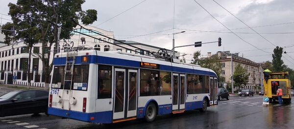 Обрыв троллейбусных проводов на проспекте Штефана чел Маре Обрыв троллейбусных проводов на проспекте Штефана чел Маре - Sputnik Молдова