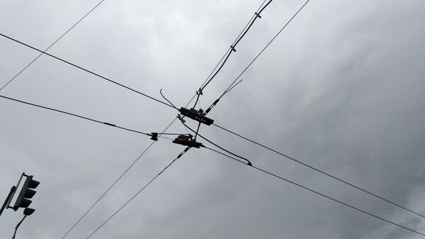 Обрыв троллейбусных проводов на проспекте Штефана чел Маре - Sputnik Молдова