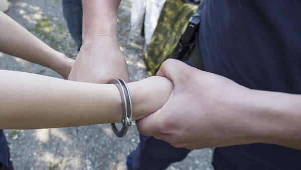 задержание нарушитель наручники - Sputnik Молдова