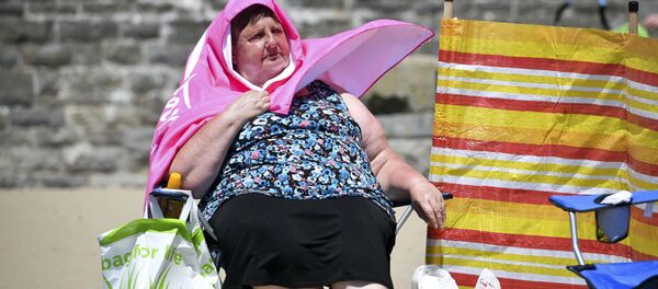 Женщина на пляже в Барри Айленд, южный Уэльс - Sputnik Молдова