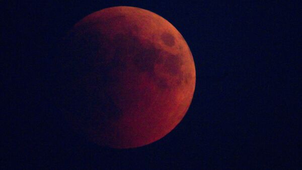 Лунное затмение наблюдали в Москве - Sputnik Moldova