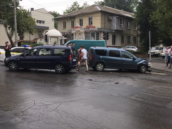 ДТП на ул. И. Крянгэ - Sputnik Молдова