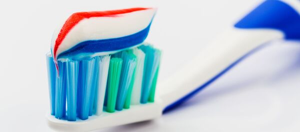 Разноцветная зубная паста Разноцветная зубная паста - Sputnik Молдова