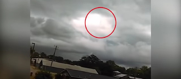 Очевидец заснял на видео Бога, идущего по облакам Очевидец заснял на видео Бога, идущего по облакам - Sputnik Moldova-România