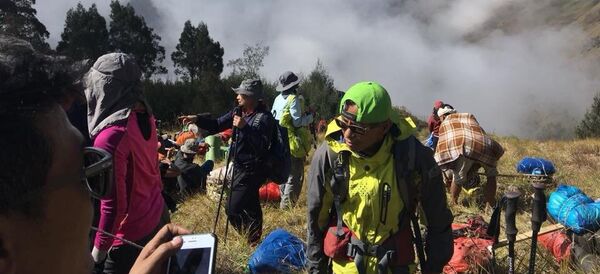 800 туристов оказались заблокированными на горе из-за оползней - Sputnik Молдова