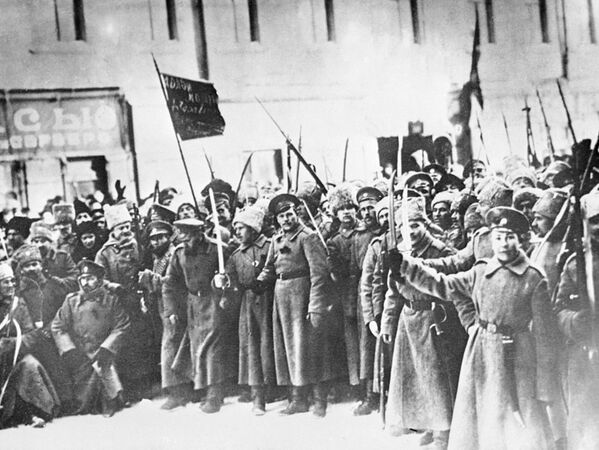 На Литейном проспекте в Петрограде, февраль 1917 - Sputnik Молдова