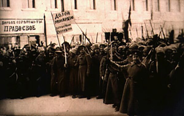 На Литейном проспекте в Петрограде, февраль 1917 - Sputnik Молдова