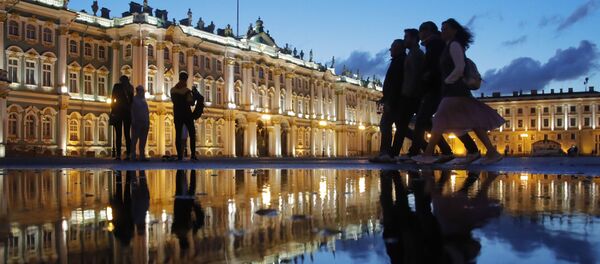 Piața Palatului Imperial din Sankt Petersburg în perioada nopților albe - Sputnik Moldova-România