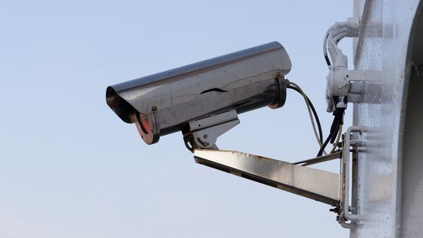 Камера видеонаблюдения на здании  - Sputnik Молдова