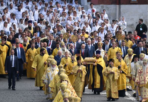 Президент РФ Владимир Путин принимает участие в торжественных мероприятиях по случаю 1030-летия Крещения Руси - Sputnik Молдова