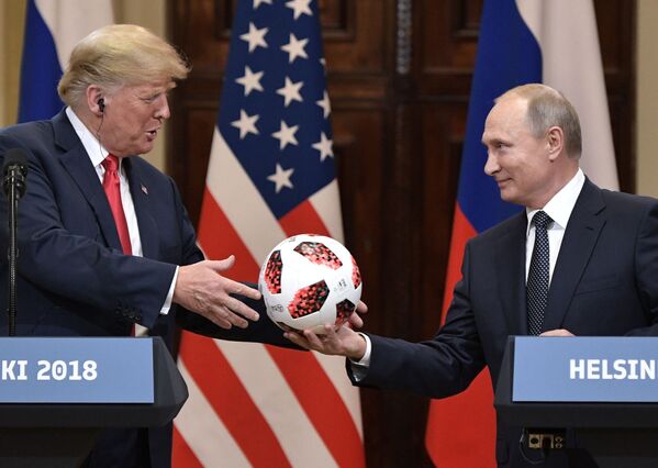 Президенты США и России Дональд Трамп и Владимир Путин в Хельсинки - Sputnik Молдова