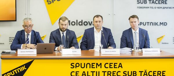 Джеймс Рамсден, Юлиан Балан, Денис Уланов и Николас Коннон - Sputnik Moldova
