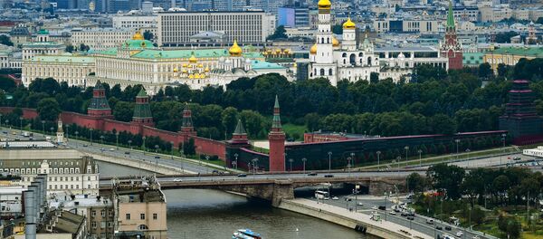 Московский Кремль, Москва-река, Большой Москворецкий мост - Sputnik Молдова