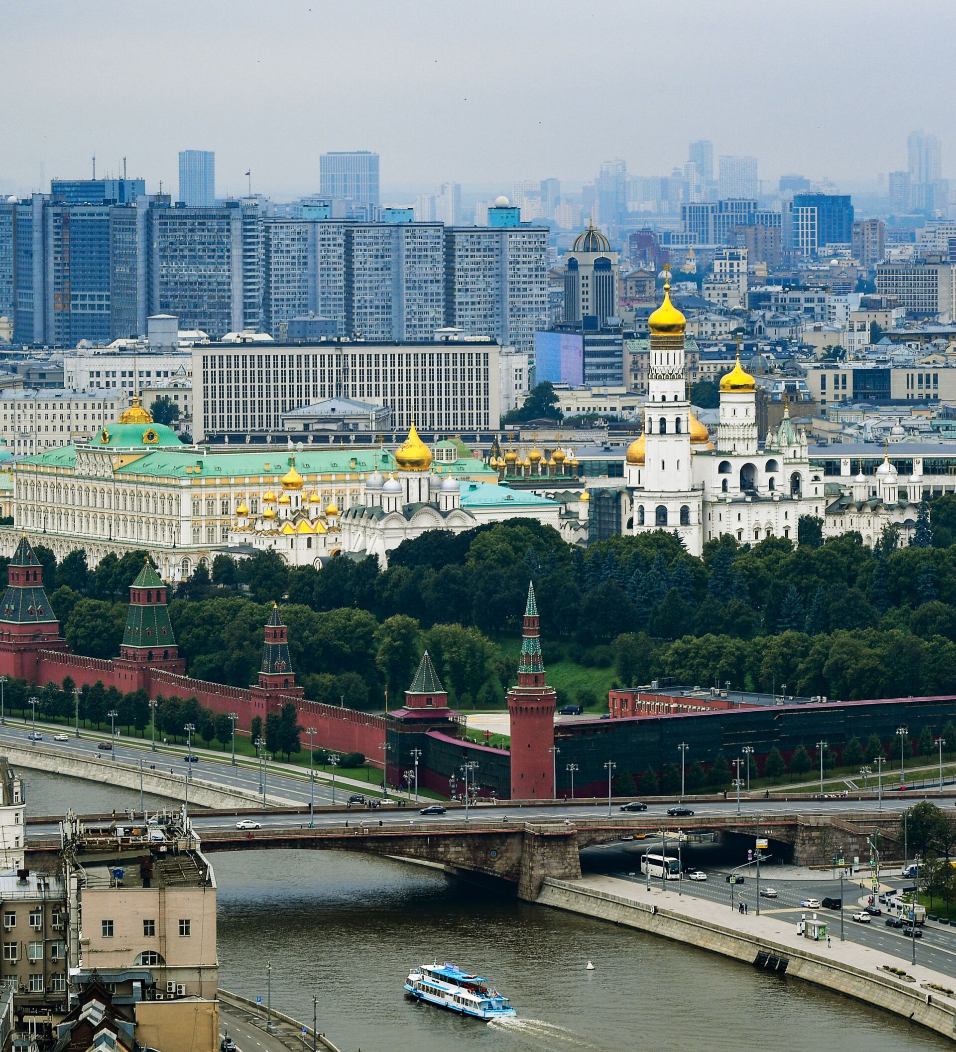 И многие другие дополнительно. Москва река Кремль. Москва - столица России. Центр Москвы. Вид на Москву реку.