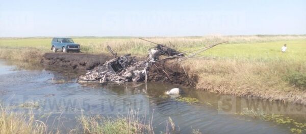 Первые кадры с места падения вертолета Ми-2 на Кубани - Sputnik Молдова