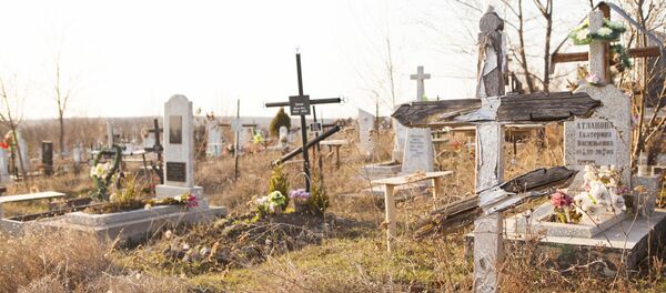 Старая могила на кладбище Святого Лазаря в Кишиневе - Sputnik Moldova