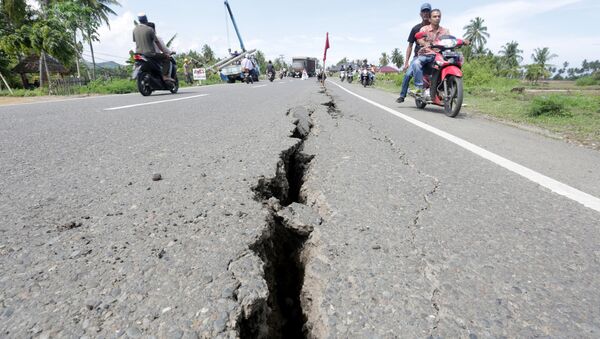 Un puissant séisme fait plus de 50 morts en Indonésie - Sputnik Moldova-România