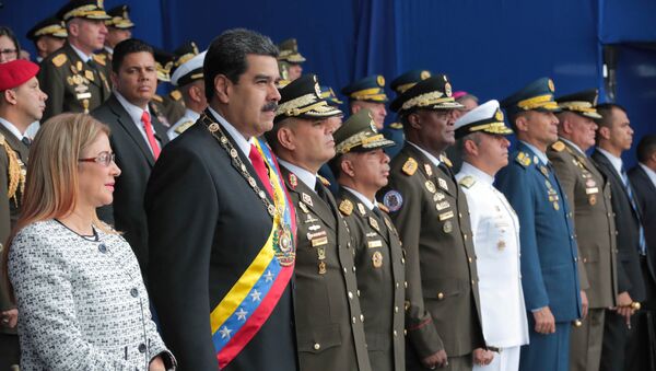 El presidente de Venezuela, Nicolás Maduro, y su esposa, Cilia Flores, asisten a un evento militar en Caracas, Venezuela, el 4 de agosto de 2018. - Sputnik Moldova-România