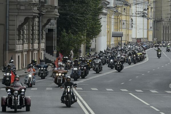 Участники мотопарада в рамках мотофестиваля St.Petersburg Harley Days в Санкт-Петербурге - Sputnik Молдова
