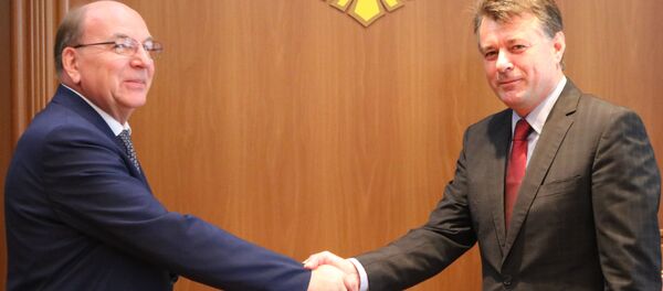 Ambasadorul agreat al Federației Ruse în Republica Moldova, Oleg Vasneţov și Secretarul General de Stat, Mihail Căpăţînă - Sputnik Moldova